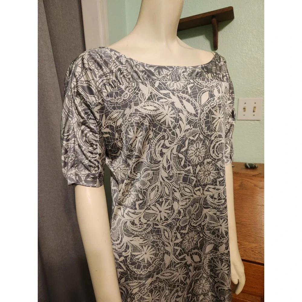 Banana Republic Gray White Daisy Floral Shift‎ Above Knee Dress Size Medium